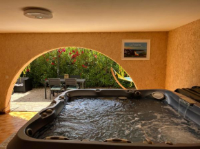 Bas de villa 70m2 indépendant avec espace jacuzzi privé